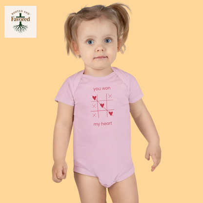 Adorable Baby Onesie with Heart Design, Perfect for Baby Showers, Valentine's Day Gift, Cute Infant Outfit, Baby Apparel, Toddler Clothes