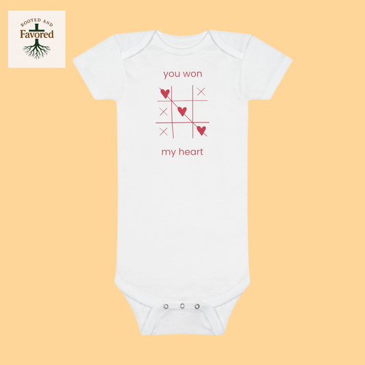 Adorable Baby Onesie with Heart Design, Perfect for Baby Showers, Valentine's Day Gift, Cute Infant Outfit, Baby Apparel, Toddler Clothes